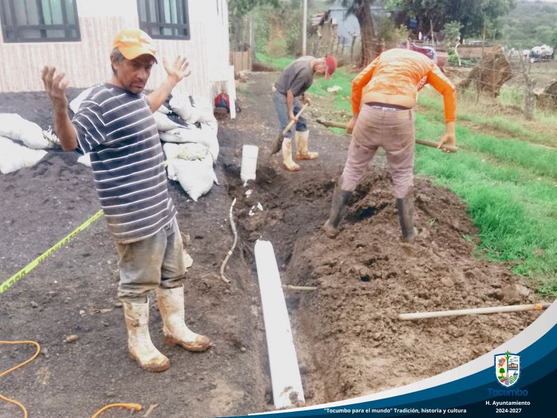 Mejoran servicio con conexión de drenaje en la colonia Las Peñas, en Santa Clara
